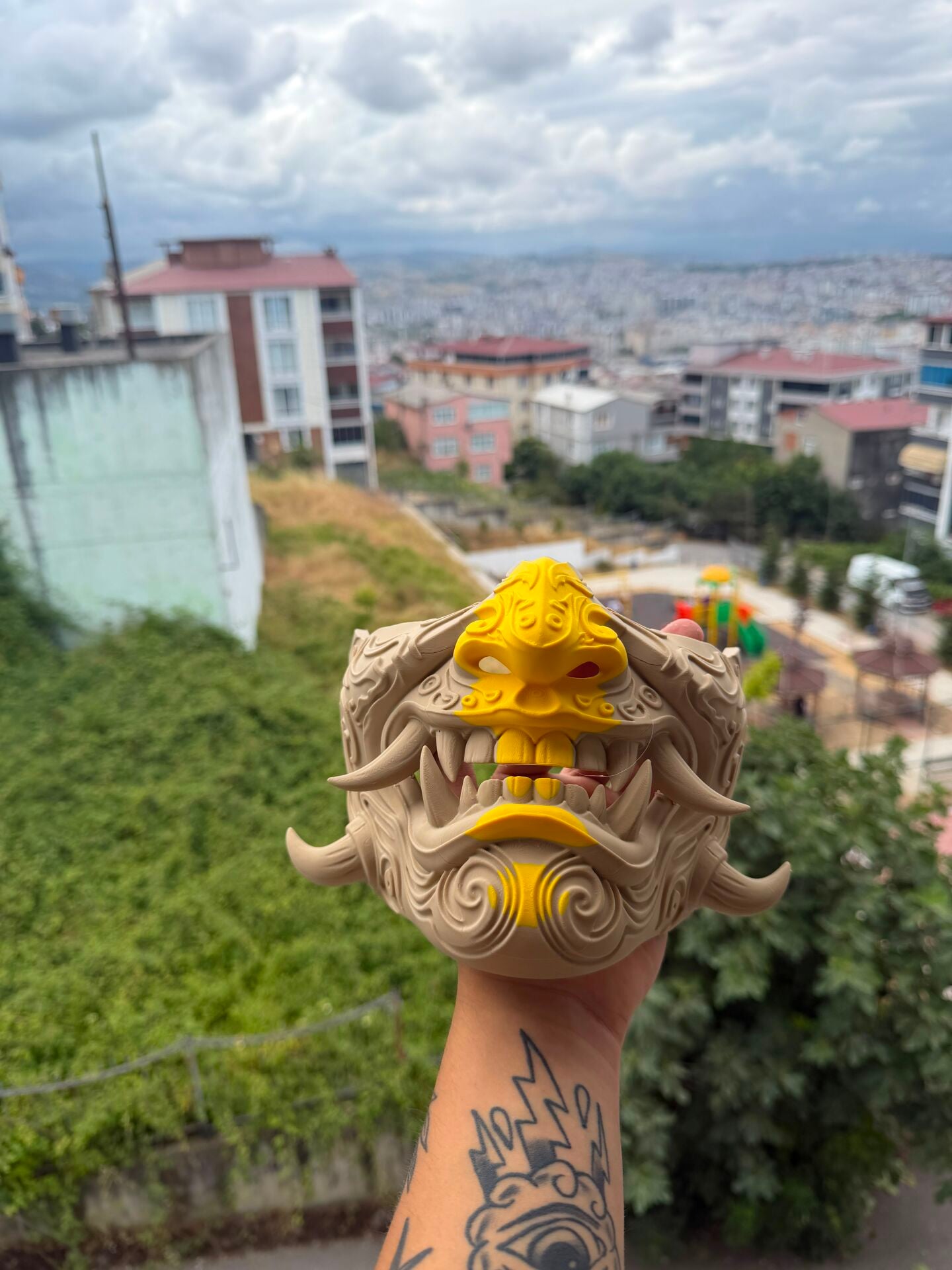 3D Baskı Japon Oni Maskesi – Sarı Bej Dekoratif Duvar Süsü