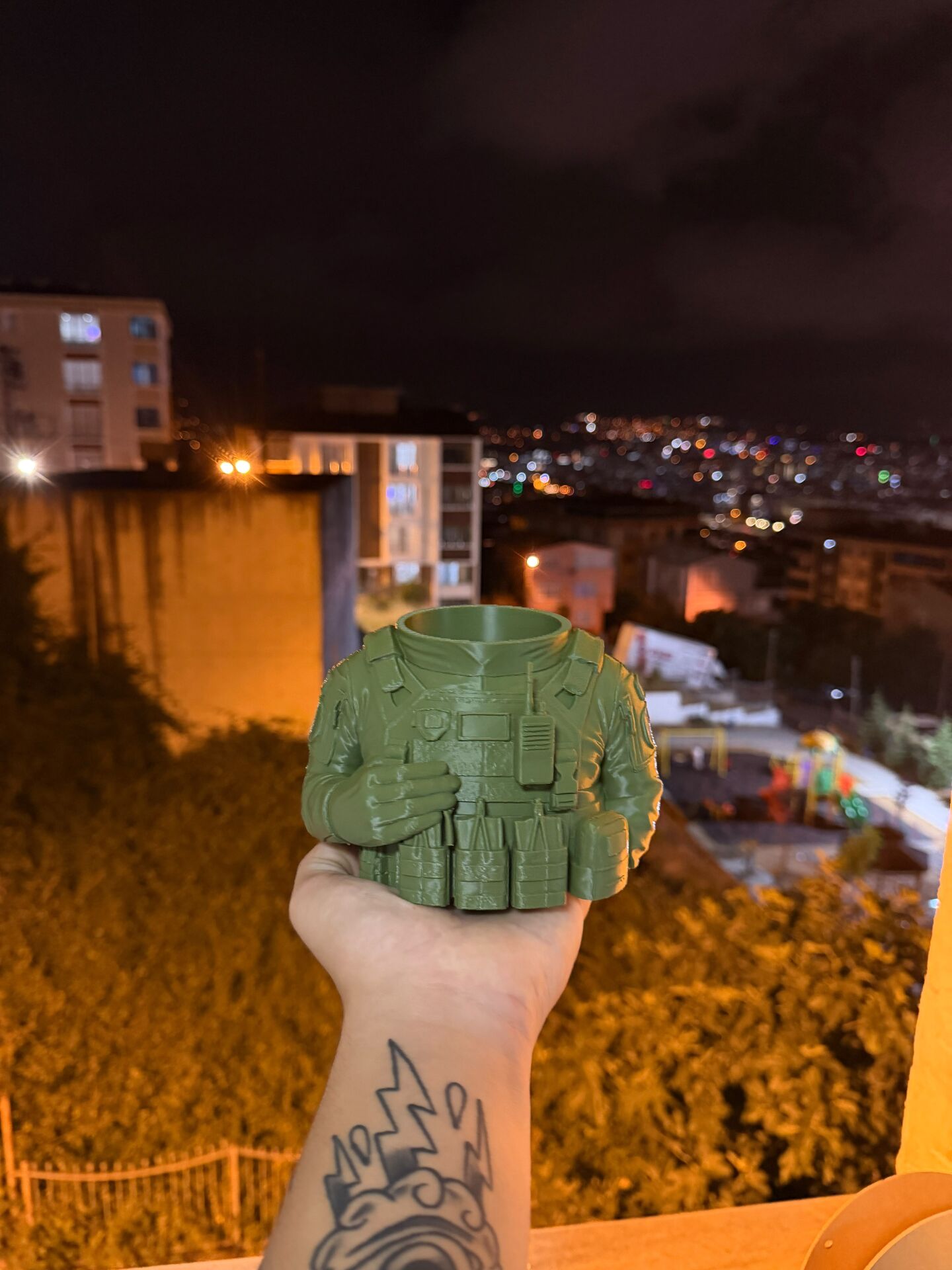 3D Baskı Askeri Yelek Tasarımlı Kalemlik – Haki Yeşil Masaüstü Düzenleyici